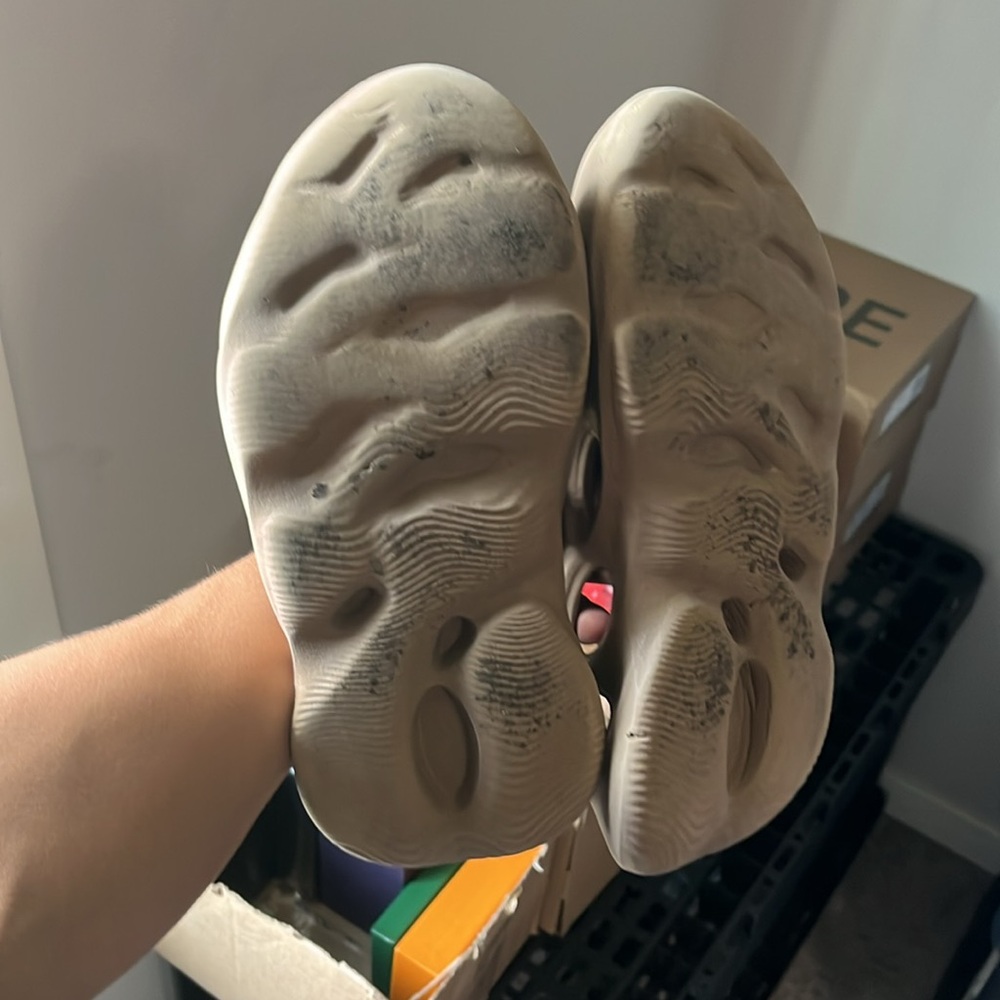 Yzy foam Rnr - Picture 2 of 3